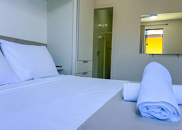 Em Frente A Praia; 2 Quartos; Wifi 300 Mbs; Ate 6 Pessoas; No 2 Pavimento; Estacionamento Gratuito 1 Carro