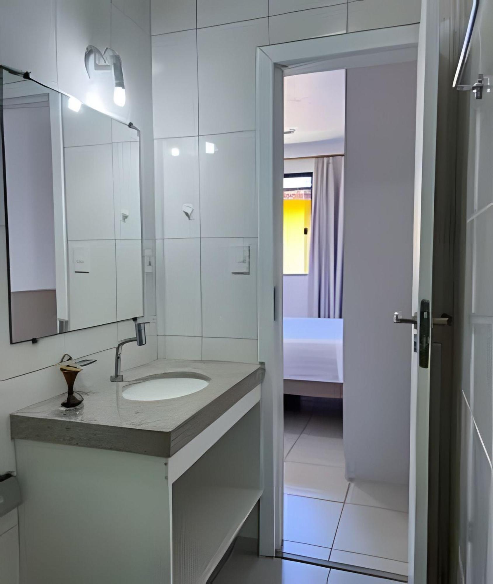 Em Frente A Praia; 2 Quartos; Wifi 300 Mbs; Ate 6 Pessoas; No 2 Pavimento; Estacionamento Gratuito 1 Carro Holiday home